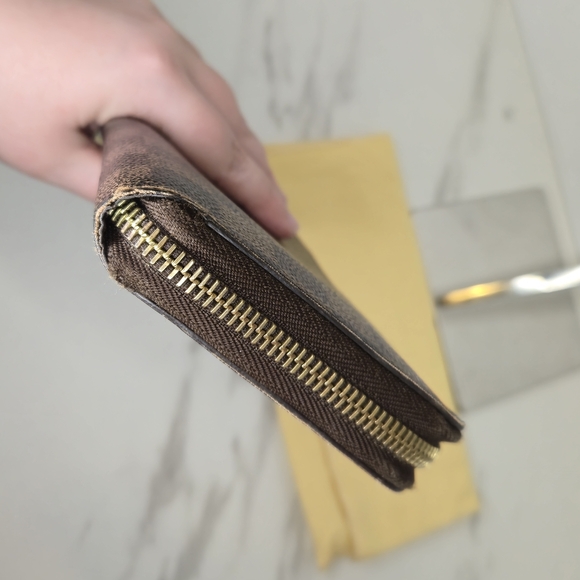 Louis Vuitton Damier Ebene Zippy Wallet with Dust Bag - Picture 4 of 10